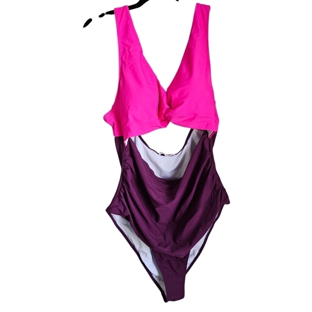 NWT Plus Size XXL Color Block Swimsuit